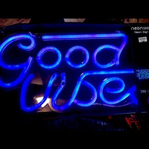 “Good Vibes” Neon Sign USB LED wall mountable